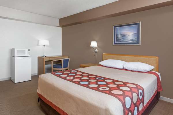  - Super 8 Motel Medicine Hat