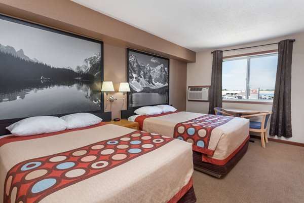 - Super 8 Motel Medicine Hat