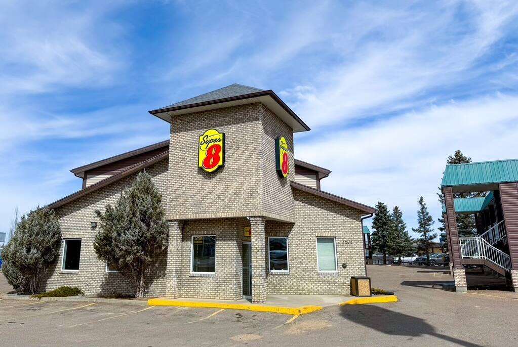 Super 8 Medicine Hat