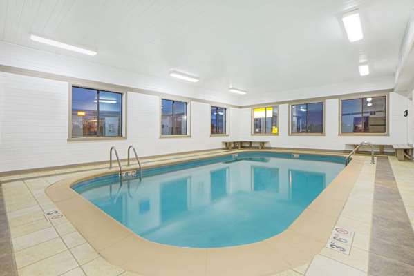 Pool - Super 8 Hotel Fairfield