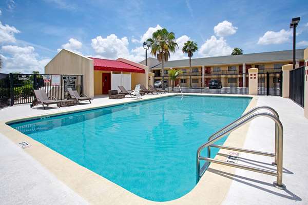 Pool - Super 8 Motel Universal Studios Orlando - I-4, Exit 75B