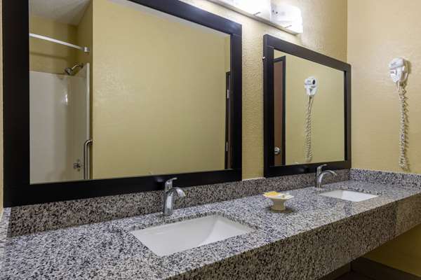 Suite - Super 8 Hotel Nixa