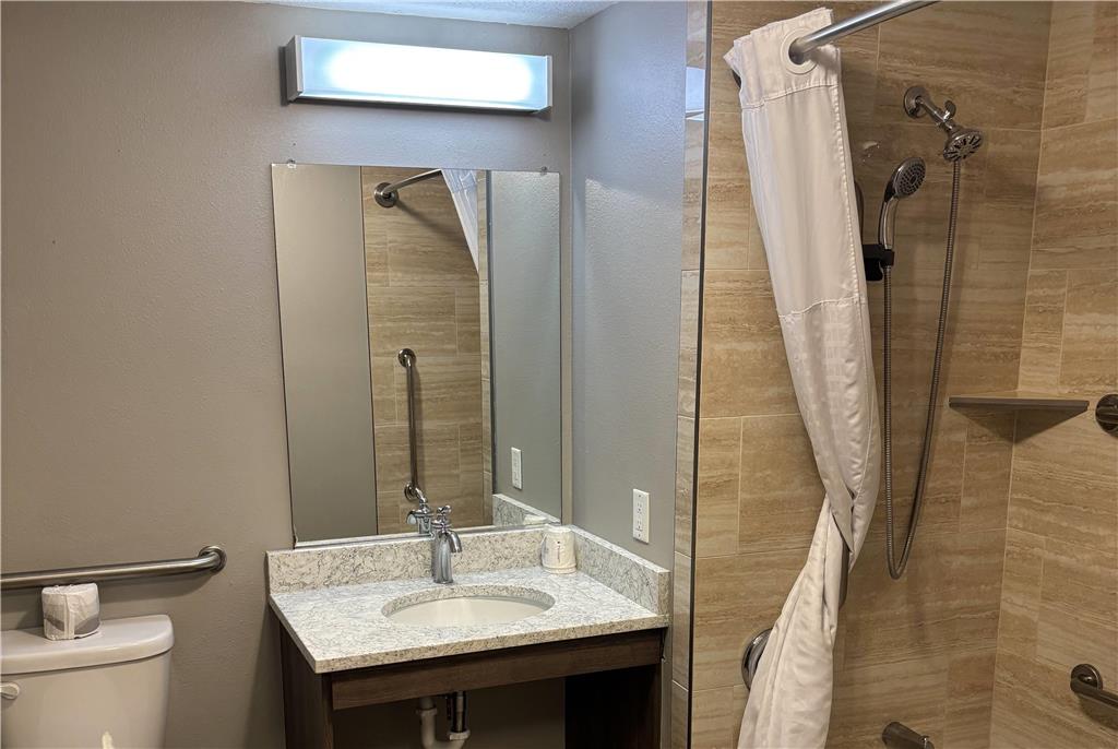 SUPER 8 BY WYNDHAM REXBURG-guestroom-Guest Room,Bathroom,On-Site.jpg