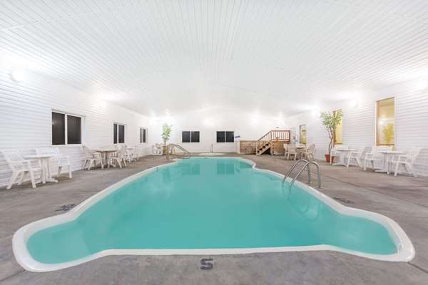 Pool - Super 8 Hotel Driggs