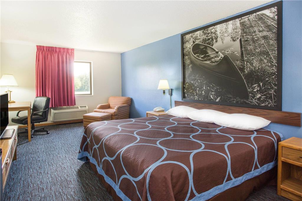 SUPER 8 BY WYNDHAM MONMOUTH IL-guestroom-Guest Room,On-Site.jpg