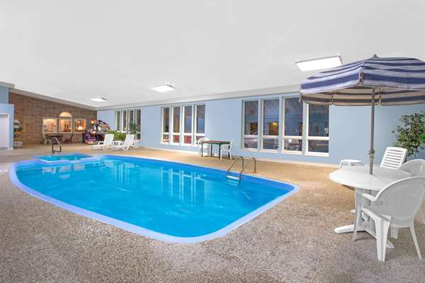 Pool - Super 8 Hotel Bethany