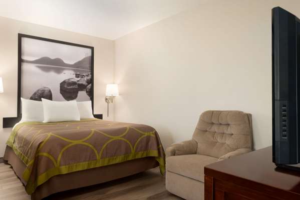 Suite - Super 8 Hotel Bethany