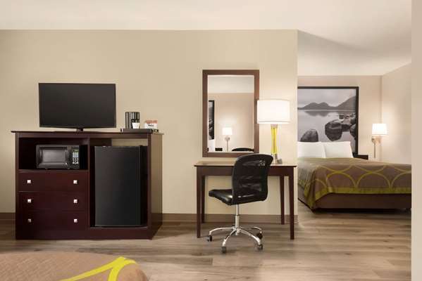 Suite - Super 8 Hotel Bethany