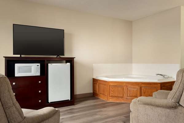 Suite - Super 8 Hotel Bethany