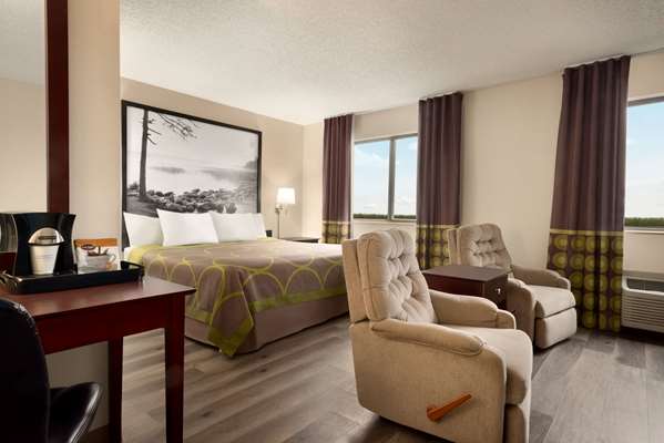 Suite - Super 8 Hotel Bethany