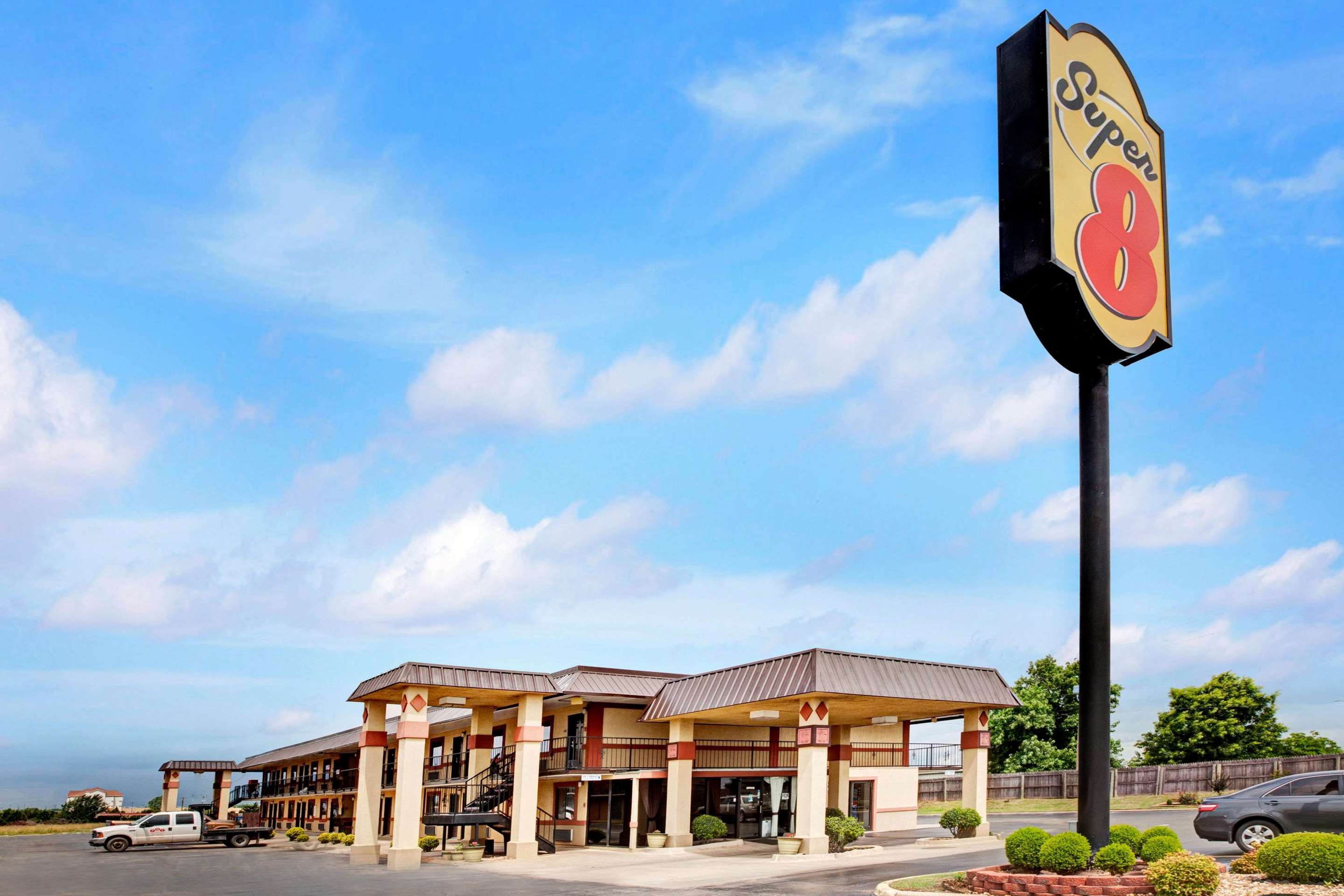 Welcome to the Super 8 Shawnee | Super 8 by Wyndham Shawnee
