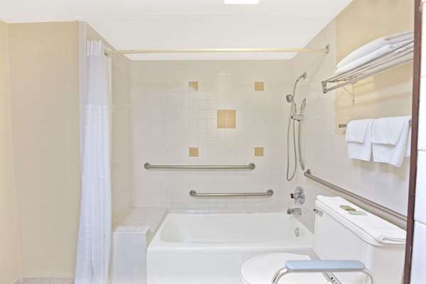  - Super 8 Motel Shawnee - I-40, Exit 186