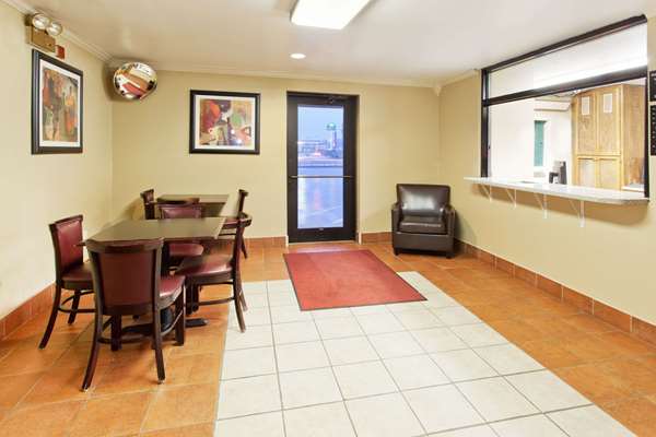  - Super 8 Hotel Tuscaloosa - I-20 & I-59, Exit 73