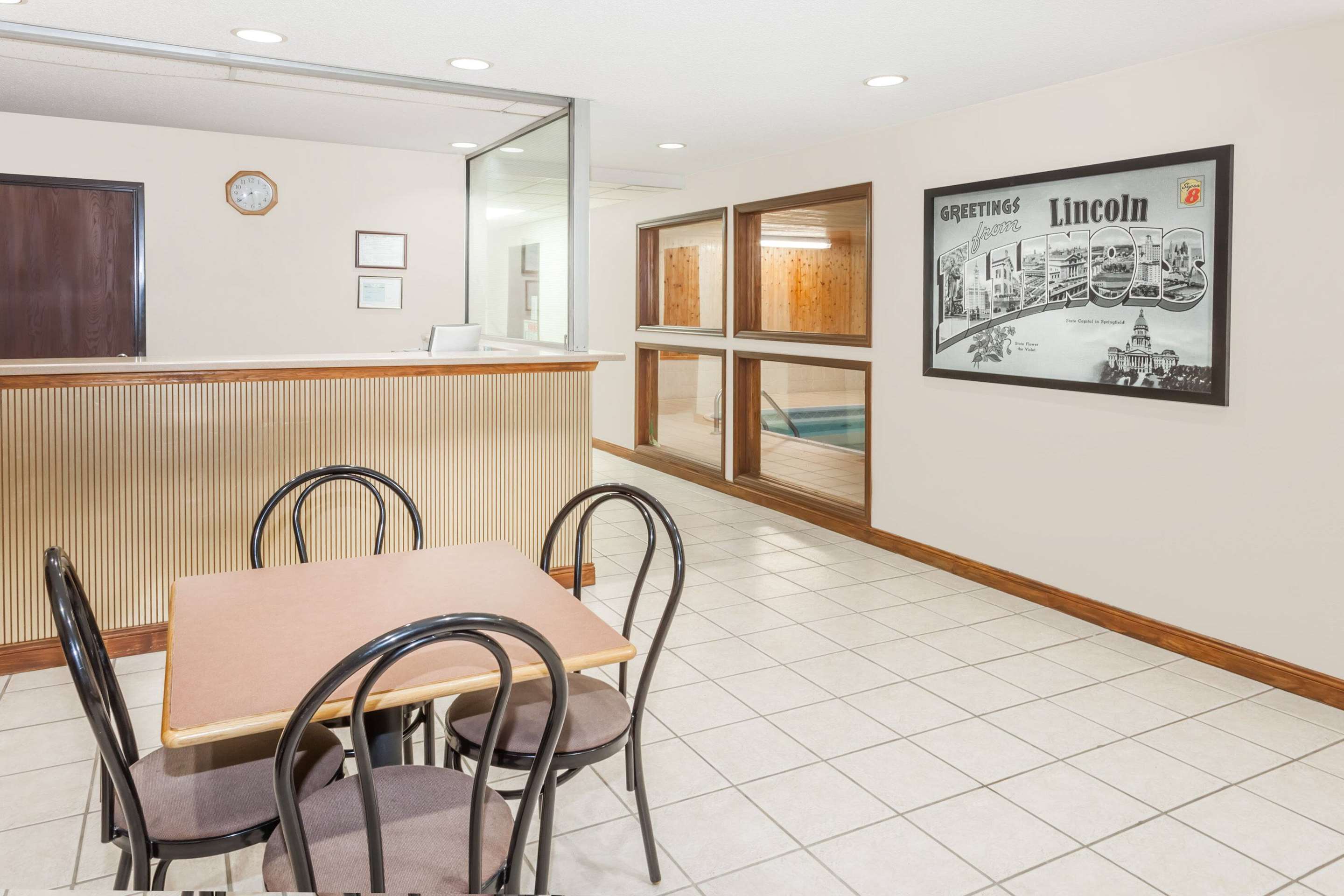 Lobby | Super 8 by Wyndham Lincoln