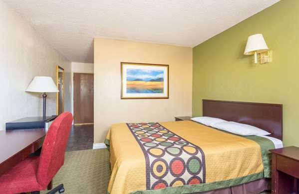  - Super 8 Hotel Goodyear - I-10, Exit 129