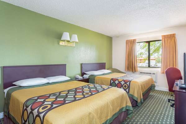  - Super 8 Hotel Goodyear - I-10, Exit 129