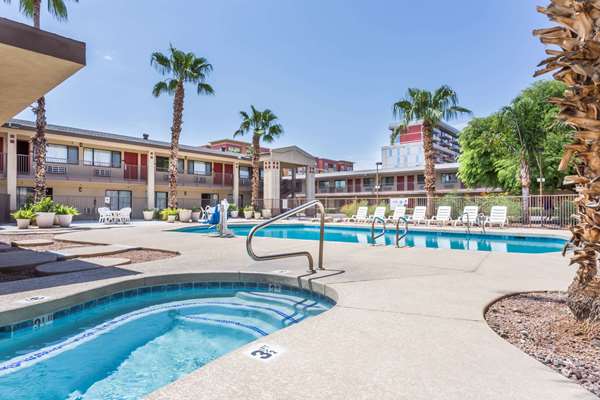 Pool - Super 8 Motel Tempe