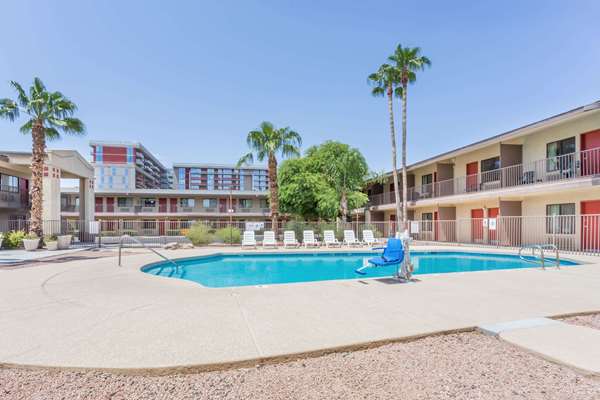 Pool - Super 8 Motel Tempe