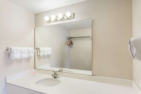  - Super 8 Motel Tempe