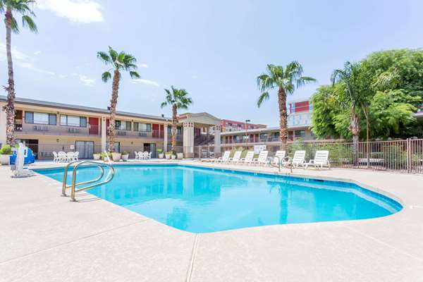 Pool - Super 8 Motel Tempe