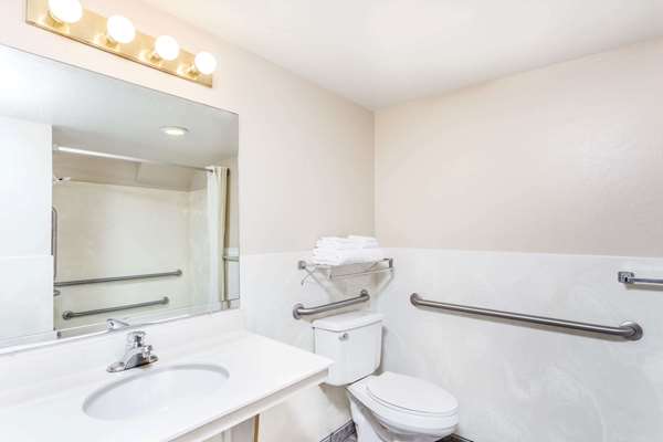  - Super 8 Motel Tempe