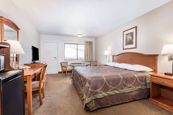  - Super 8 Motel Tempe