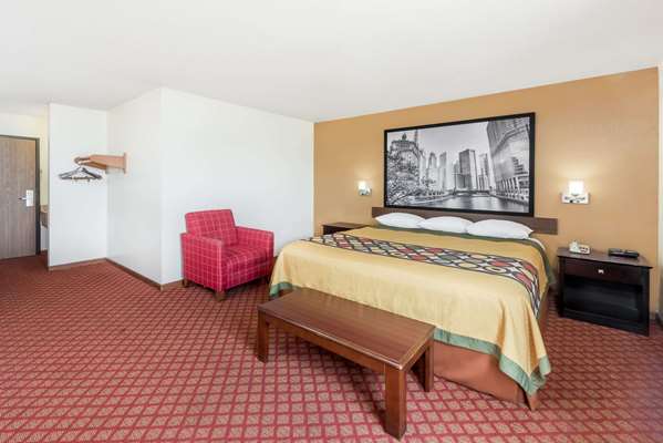  - Super 8 Hotel Marshall - I-70, Exit 147