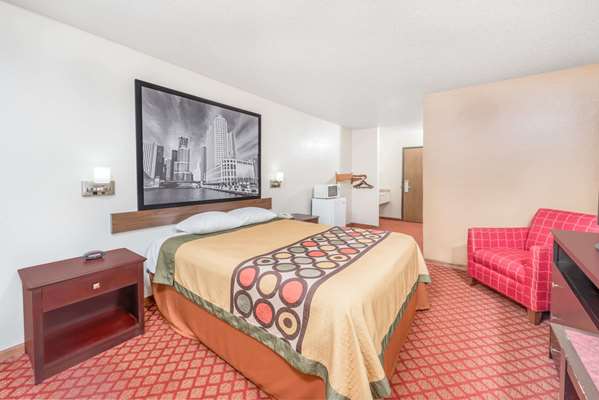  - Super 8 Hotel Marshall - I-70, Exit 147