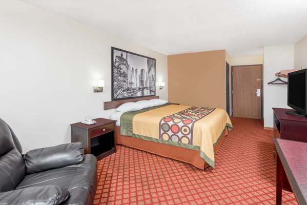  - Super 8 Hotel Marshall - I-70, Exit 147