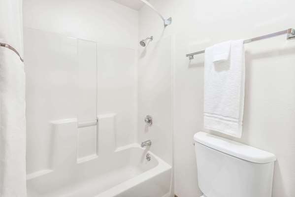  - Super 8 Hotel Marshall - I-70, Exit 147