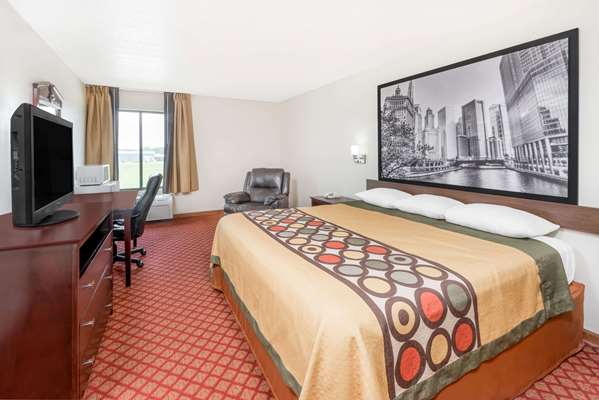  - Super 8 Hotel Marshall - I-70, Exit 147