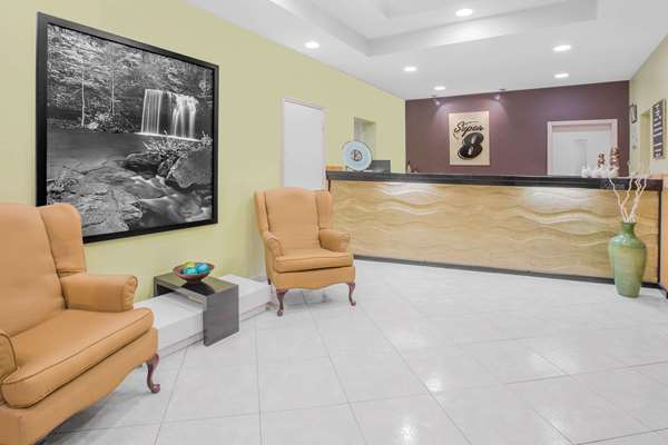  - Super 8 Motel Clarksville - I-40, Exit 58