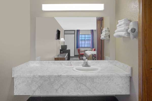  - Super 8 Motel Clarksville - I-40, Exit 58