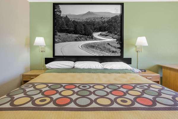  - Super 8 Motel Clarksville - I-40, Exit 58