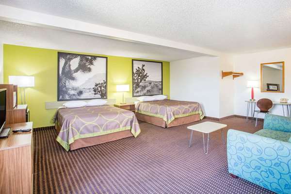 Suite - Super 8 Hotel Kingman - I-40, Exit 53