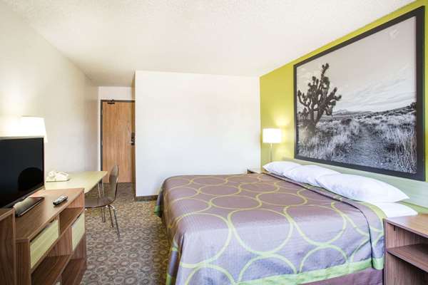  - Super 8 Hotel Kingman - I-40, Exit 53