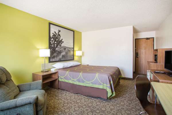  - Super 8 Hotel Kingman - I-40, Exit 53