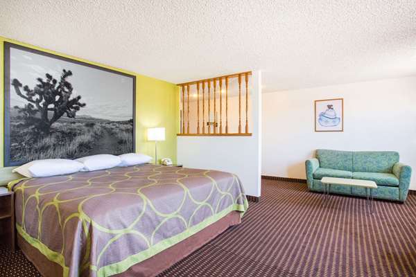 Suite - Super 8 Hotel Kingman - I-40, Exit 53