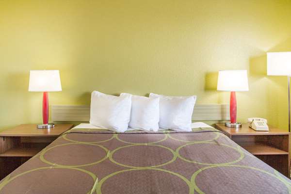  - Super 8 Hotel Kingman - I-40, Exit 53