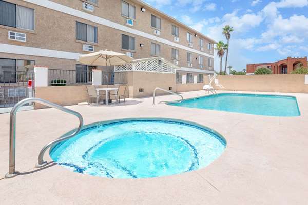 Pool - Super 8 Hotel Lake Havasu City