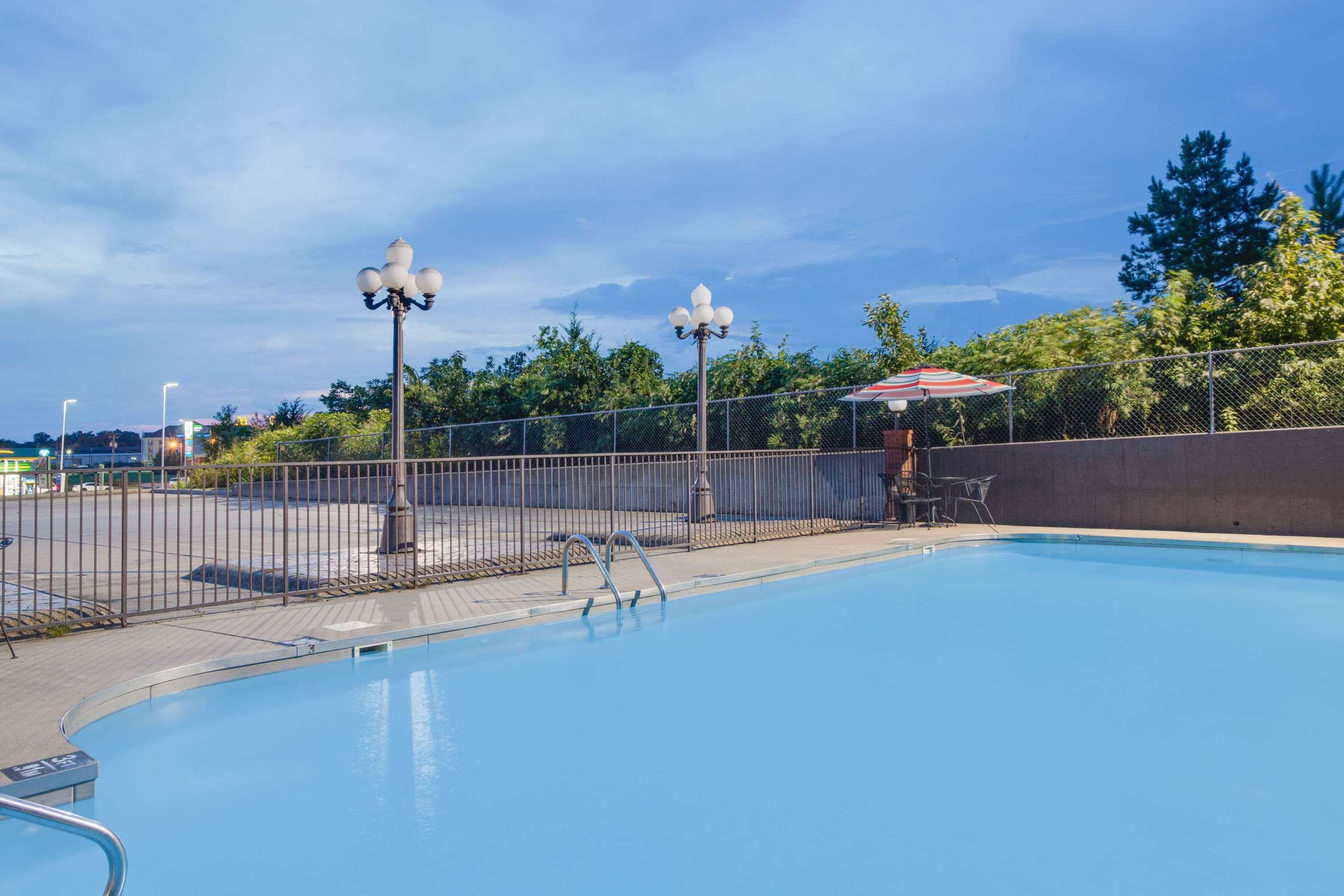 Pool | Super 8 by Wyndham Morrilton