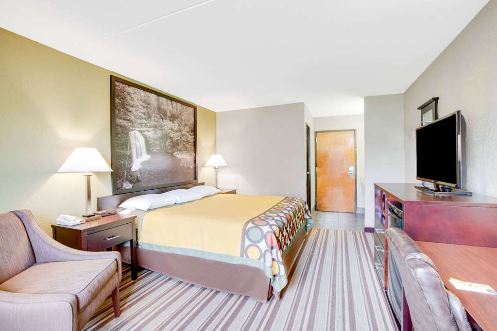 SUPER 8 BY WYNDHAM MORRILTON-guestroom-Guest Room,On-Site.jpg