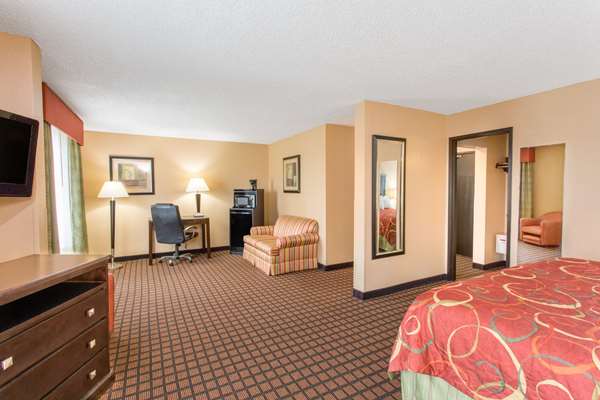 Suite - Super 8 Hotel Texarkana - I-30, Exit 223