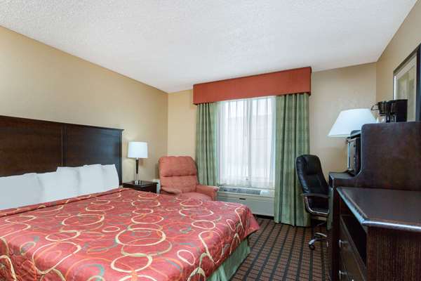  - Super 8 Hotel Texarkana - I-30, Exit 223