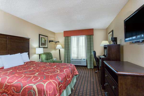  - Super 8 Hotel Texarkana - I-30, Exit 223