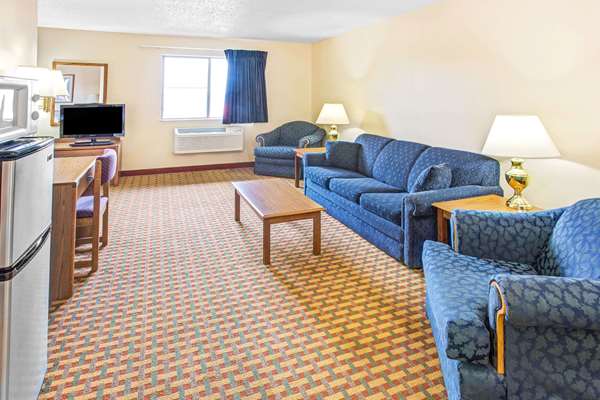 Suite - Super 8 Hotel Mt Vernon