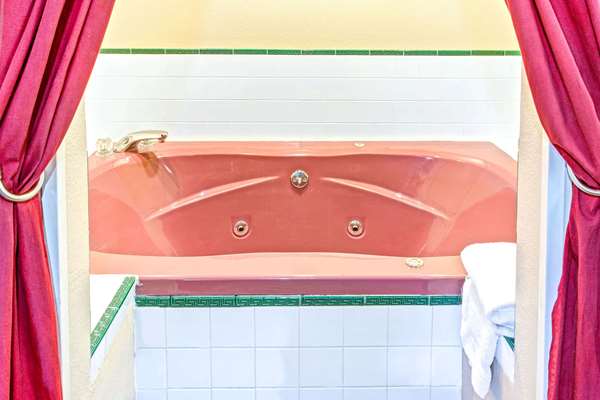 Suite - Super 8 Hotel Mt Vernon