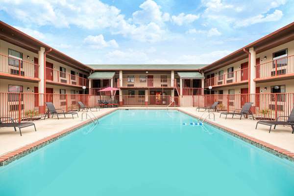 Pool - Super 8 Motel Malvern - I-30, Exit 98