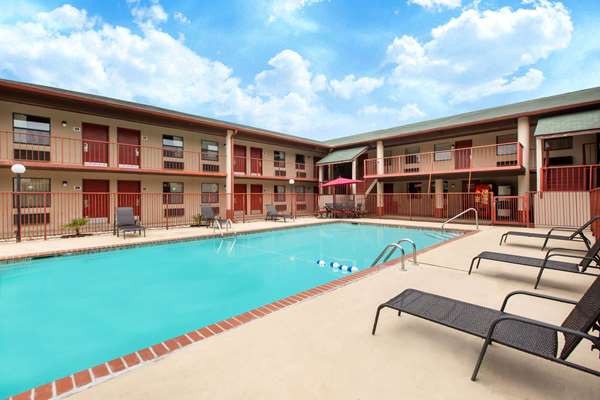 Pool - Super 8 Motel Malvern - I-30, Exit 98