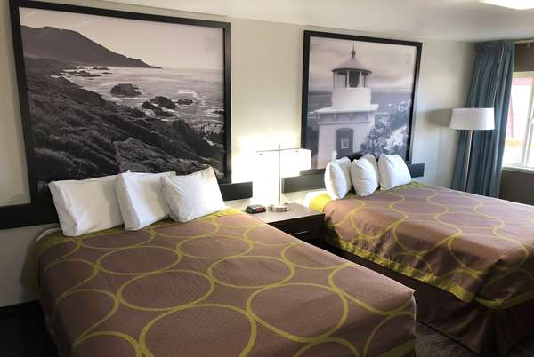  - Super 8 Motel Eureka